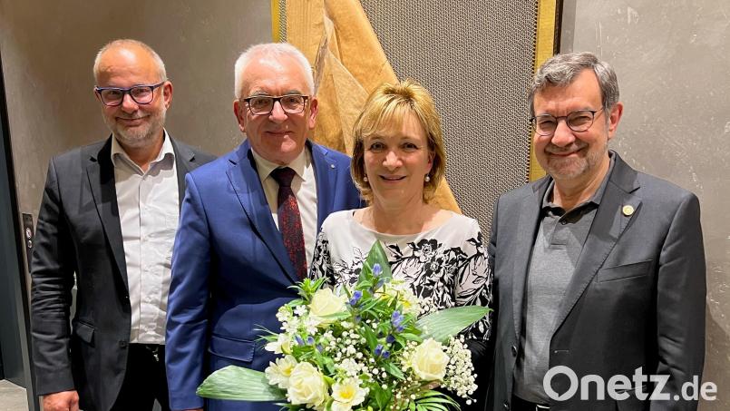 Freuen sich über die erste Clubpräsidentin Christiane Hellbach: Martin Stangl, Ludwig Zitzmann und Peter Pollinger (von links) Bild: Rotary Club Weiden/exb