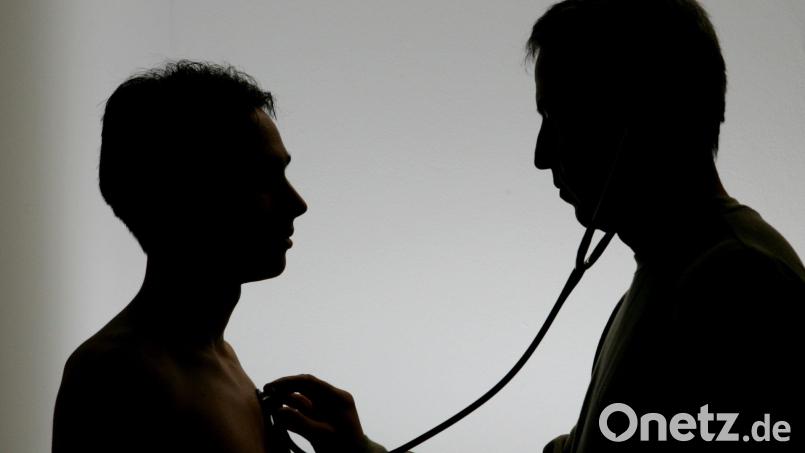 Herz-Kreislauf-Erkrankungen sind die häufigste Todesursache in Bayern. 2020 sind laut dem bayerischen Gesundheitsministerium 6455 Menschen infolge eines Herzinfarkts gestorben. Bild: Soeren Stache/dpa