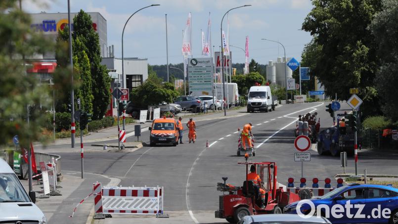 Die Arbeiten in der Regensburger Straße schreiten voran. Das noch gesperrte Teilstück wird am Freitag, 7. Juli, im Laufe des Tages für den Verkehr freigegeben. Bild: Wolfgang Steinbacher