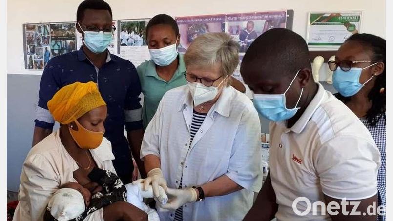Dr. Annemarie Schraml operiert seit über 20 Jahren in Tansania. Bild: exb