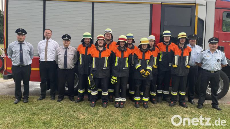 Ohne Anmerkungen hat die Leistungsgruppe der Freiwilligen Feuerwehr Hohenburg die Prüfung "Die Gruppe im Löscheinsatz" bestanden. Bild: bö