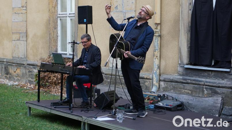 Hubert Treml (rechts) und Franz Schuier boten facettenreiche Mundartmusik. Bild: tra