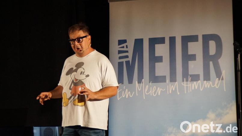Musikalisch, ein bisschen tollpatschig, ultrakomisch und selbstironisch: So schätzen und lieben die Fans die bayrische Kultfigur „da Meier“. Bild: wel