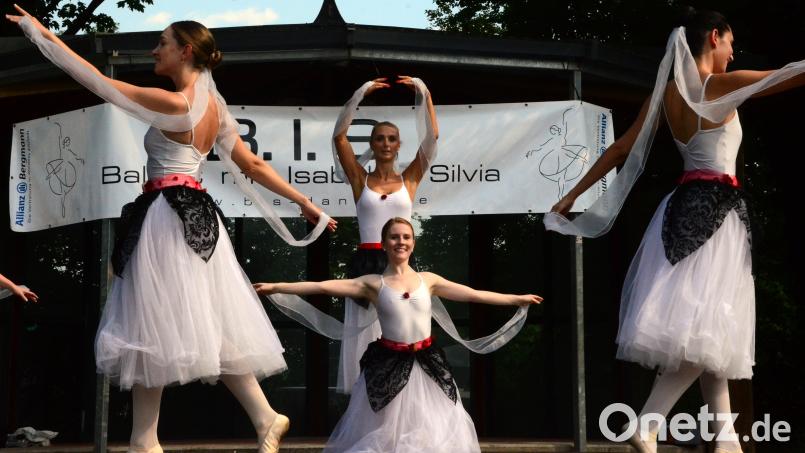 Das B.I.S.-Ballett verzaubert eine Stunde lang das Publikum. Bild: Kunz