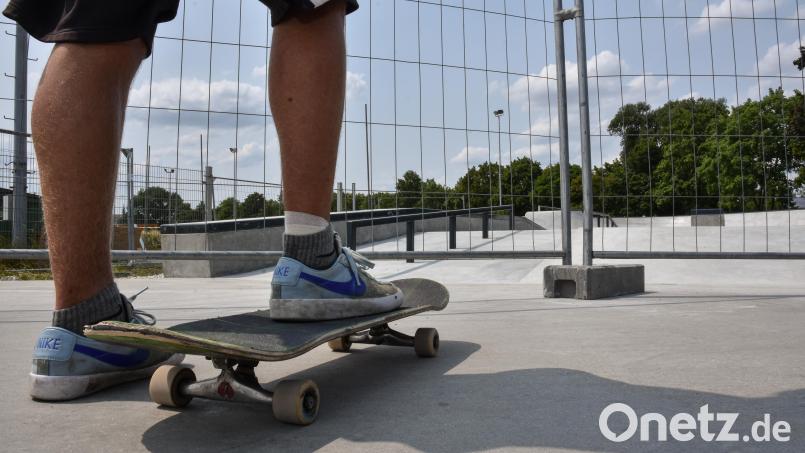 Es ist deutlich zu erkennen, wie der Anbau der Skateanlage aussieht. Genutzt werden darf er aber noch nicht. Bild: Stephan Huber