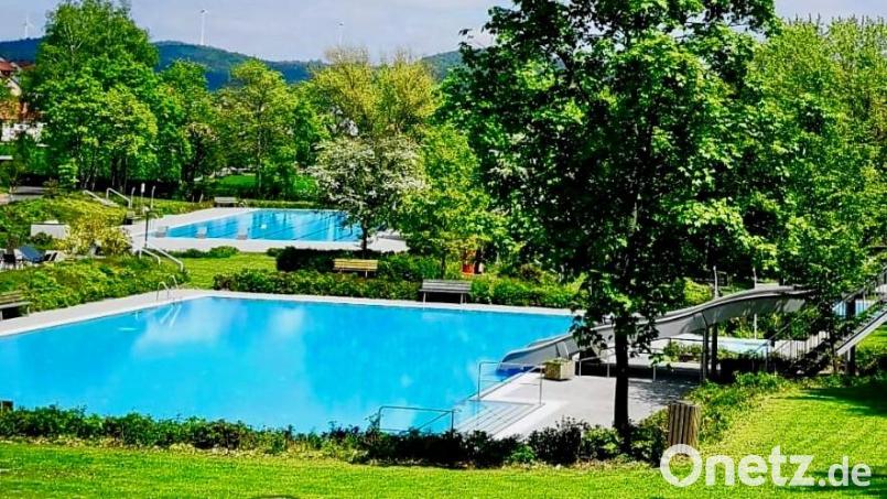Für das im Jahre 1968 eröffnete beheizte Freibad in Freudenberg liegen die ersten Planungen für eine Sanierung mit geschätzten Kosten von 2,2 Mio. € auf dem Tisch. Bild: sche
