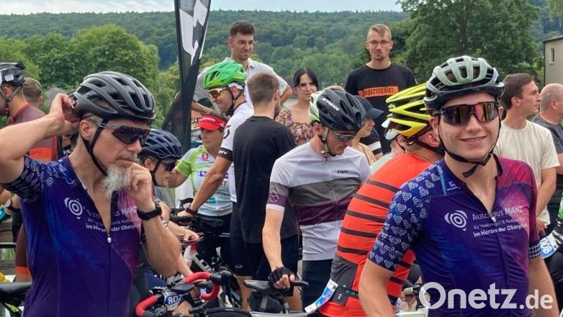 Herbert Manz (links) und Sohn Adrian vorm Start in Kelheim. Bild: Lisa Ruckriegel