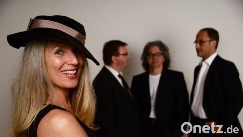 Die Goldenen 20er bringt Sängerin Romy Börner mit ihren Musikerkollegen als &quot;Romy Börner Quartett&quot; in Elbart auf die Bühne. Bild: Romy Börner/exb