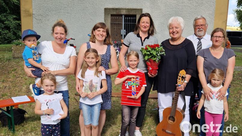 Manuela Kellermann wird aus Kinderkirche-Team verabschiedet. Bild: rgl
