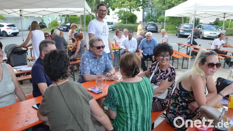 Auch am späten Nachmittag ist das Pfarrfest der Pfarrei Herz Jesu noch gut besucht. Bild: Kunz