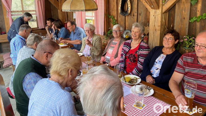 Zum Sommerfest des CSU-Ortsverbandes Schwarzhofen sind einige Gäste gekommen. Bild: M. Beer/exb