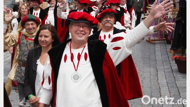 Zieht Karl Beer mit Gefolge durch die Nabburger Altstadt herrscht mittelalterliches Markttreiben. Am 15. Juli Schlag 11 Uhr beginnt es wieder. Archivbild: Gerhard Götz