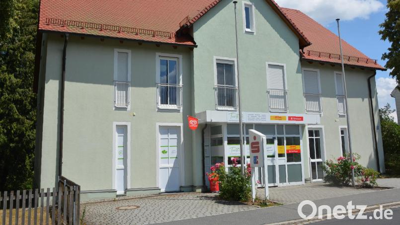 Als Hindernis erwies sich der bisherige Verfügungsrahmen des Bürgermeisters unter anderem beim Umbau der ehemaligen Sparkasse in Pechbrunn. Dort ist heute der Tante-M-Laden untergebracht. Bild: jr