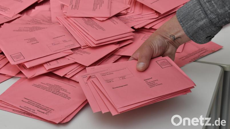 Briefwahl-Briefe aus Amberg bei der Bundestagswahl 2021. Im Oktober wird der neue Landtag gewählt. Archivbild: Petra Hartl
