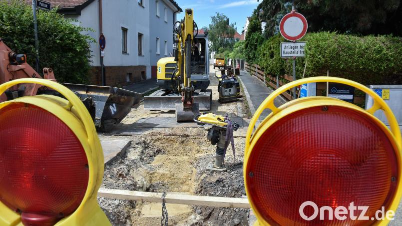 Die Bauarbeiten in der Poltzstraße in Amberg ziehen sich noch etwas hin. Laut Angaben der Stadt soll die Erneuerung spätestens Anfang November beendet sein. Bild: Stephan Huber