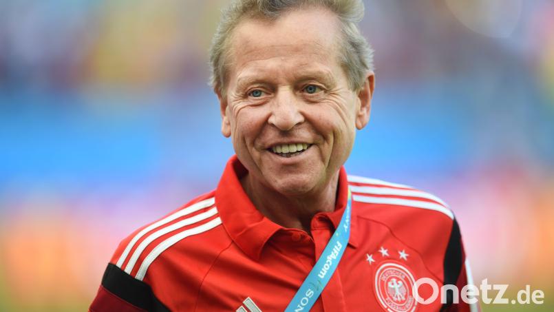 Klaus Eder bei der WM 2014 in Brasilien. Am Sonntag wird der Regensburger 70 Jahre alt. Bild: Andreas Gebert/dpa