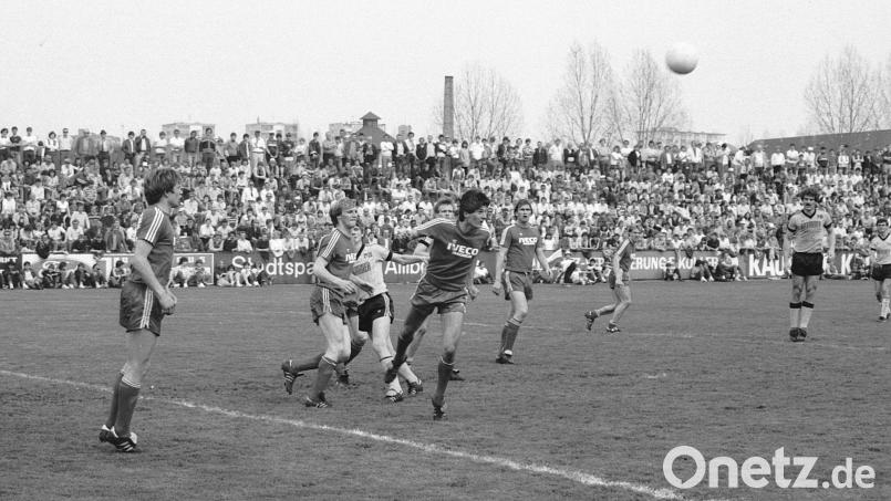 Am 28. Juli 1973 gastierte der FC Bayern München zur Stadioneinweihung in Amberg. Bild: gf