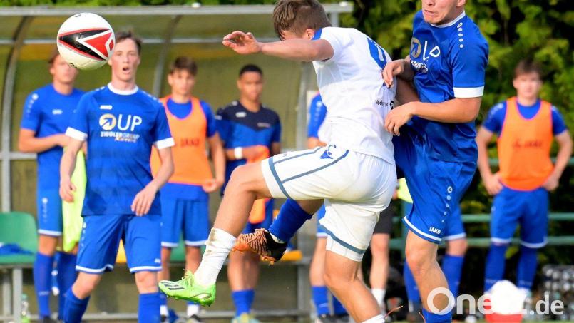 Nach der 0:1-Niederlage im Testspiel bei der U23 von Viktoria Pilsen (Szene) absolviert die SpVgg SV Weiden ihr letztes Vorbereitungsspiel. In der ersten BFV-Pokalrunde treffen die Schwarz-Blauen auswärts auf den TSV Seebach. Bild: Werner Franken
