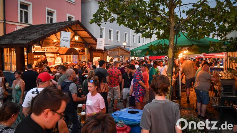 In der Budengasse herrschte teils dichtes Gedränge beim Altstadtfest Marktredwitz. Bild: FLO MIEDL