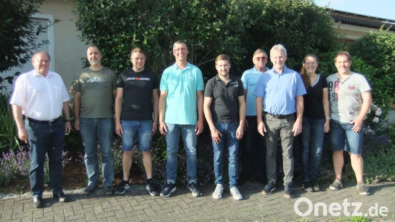 Die Jagdgenossen Au-Breitenbrunn haben eine neue Führung gewählt (von links): Zweiter Bürgermeister Johann Vornlocher, Ulrich Beer, Christoph Scharf, Jagdvorstand Johann Jäger, Josef Hammer jun., Franz Vierl, Johann Beer, Christina Thamm und Markus Beer. Bild: gm