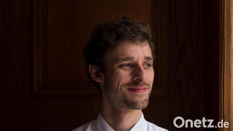 Koch aus Leidenschaft, Küchenchef und inzwischen Sous-Chef im Restaurant Zur Wolfshöhle in Freiburg im Breisgau ist: Peter Hiller, der in Kastl im Landkreis Amberg-Sulzbach aufwuchs und vom renommierten Restaurant-Führer Gault-Millau ausgezeichnet wurde. Bild: Luis Fernando Ramirez Carrera