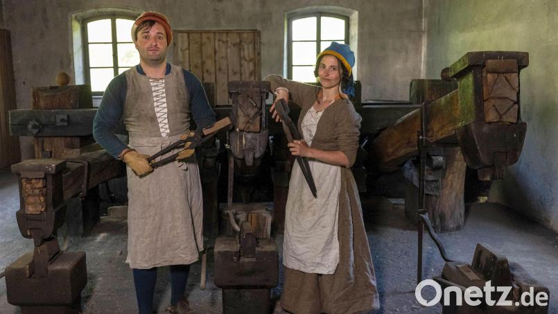 So, wie beim „Hammerschlag und Tagwerk allenthalben“ im Hammerherrenschloss Theuern zu bestaunende Handwerker, könnten die Menschen zur Zeit, als die Oberpfalz ein Eisenzentrum von europaweiter Bedeutung war, ausgesehen haben. Bild: Richard Nürnberger