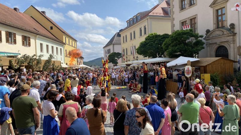 Die Gaukler des Dr. Eisenbarth, Oberviechtach, ziehen am Sonntag die Besucher in ihren Bann. Bild: aub