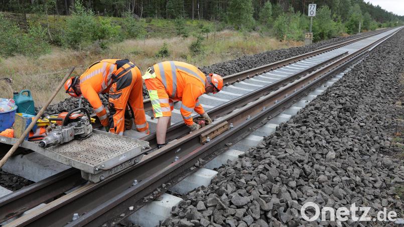 Gleisarbeiten sorgen für Einschränkungen beim Bahnverkehr. Symbolbild: Wolfgang Steinbacher
