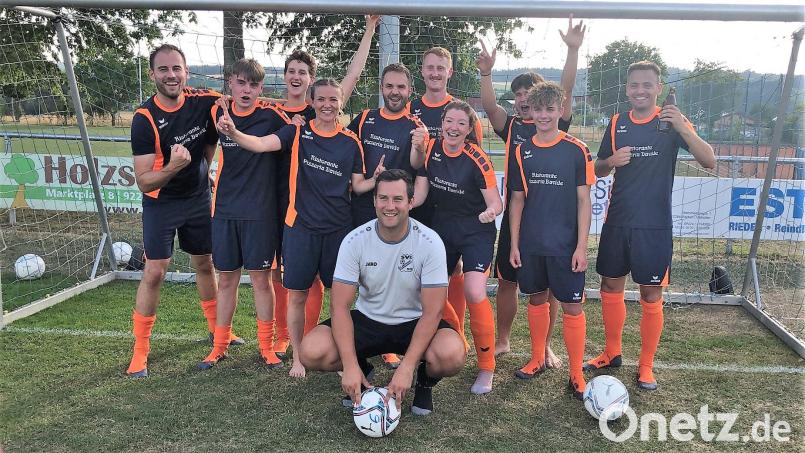 So sehn Sieger aus - das Team &quot;Steinäcker&quot; holt sich zum sechsten Mal den Pott Bild: tra