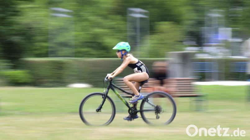 Radfahren ist die zweite Disziplin beim Piratentriathlon. Für die ganz kleinen Teilnehmer entfällt dieser Teil, sie schwimmen und laufen nur. Bild: zg