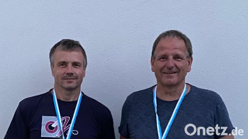 Die Brüder Günther (links) und Engelbert Sperber holten sich bei der Bayerischen Meisterschaft im Sportschießen in München Medaillen Bild: Veronika Zeitler/exb