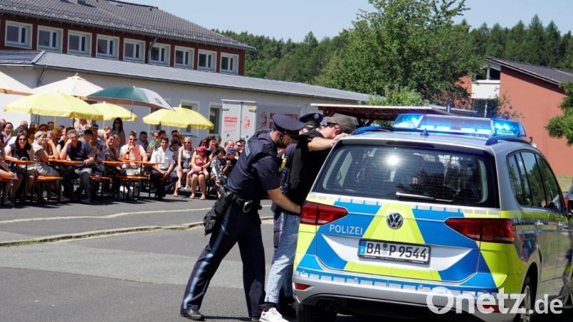 Zahlreiche Vorführungen standen beim Familientag der Bereitschaftspolizei auf dem Programm. Bild: T. Altendorfer/exb