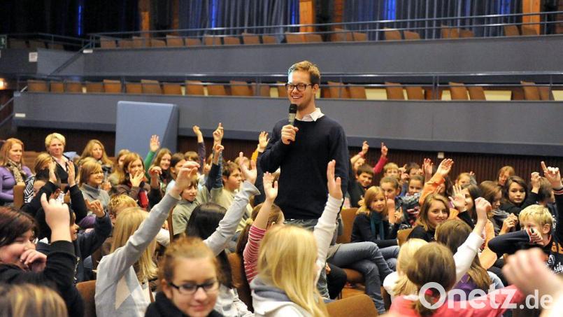 Moderator Björn Wiele bei einer Veranstaltung von Multivision e.V. Archivbild: Energievision