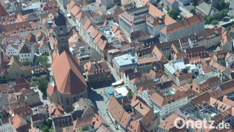 Eine Million Euro soll es über der Amberger Altstadt regnen. Luftbild: Bernd Georgi