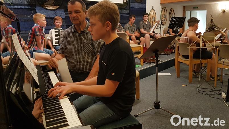 Jakob Landgraf bot mit „What a wonderful world“ eine gekonnte Leistung auf dem Klavier. Bild: gi
