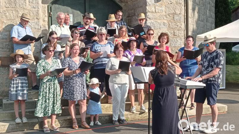 Der Kirchenchor Poppenreuth und die Band Escapade gaben ein mitreißendes Konzert. Bild: fpoz