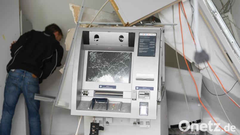Unbekannte haben einen Geldautomaten bei Regensburg gesprengt. Symbolbild: agentur_dpa