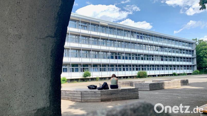 Die Flachdachsanierung am Kepler-Gymnasium (300.000 Euro) ist nur einer von vielen Kostenpunkten, der auf die Stadt Weiden zukommt. Bild: Gabi Schönberger