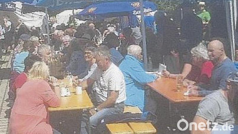 Bei strahlendem Sonnenschein kamen viele Gäste nach Hermannsreuth. Bild: soj