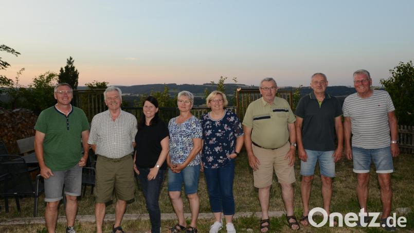 Das Vereinskartell Parkstein führen künftig Bürgermeister Reinhard Sollfrank als Vorsitzender, Zweiter Vorsitzender Franz Bringer, Kassenwartin Barbara Schäfer, Schriftführerin Sonja Reichold, Beisitzer Cornelia Schreffl und Alfons Steiner sowie Kassenprüfer Herbert Piller und Max Simmerl (von links).. Bild: bey