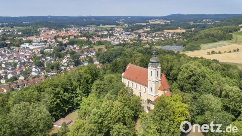 Der Annaberg ist das Wahrzeichen der Stadt Sulzbach-Rosenberg – am Wochenende startet die Pilgerwoche. Bild: Thilo Hierstetter