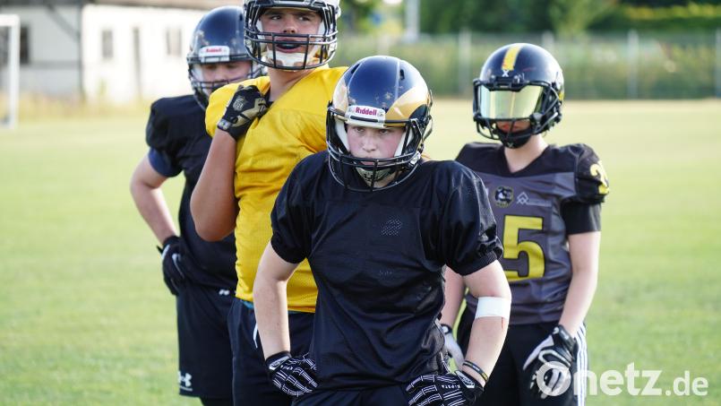 Wenn&#039;s ernst wird im Training, heißt es (vorne) Helm auf und Mundschutz rein. Bild: ref