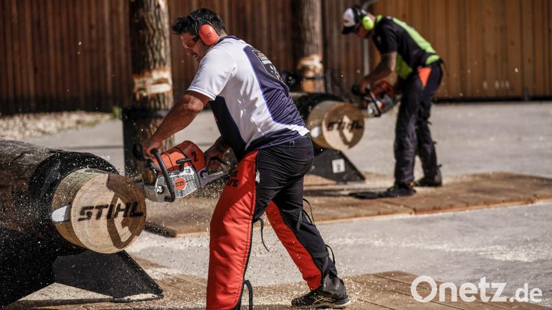 Peter Bauer (vorn) gehört zu den besten Timber-Sportlern Deutschlands. Diese Aufnahme entstand am 23. August 2020 bei einem Wettbewerb im unterfränkischen Mellrichstadt. Archivbild: Daniel Grund/STIHL TIMBERSPORTS®/exb