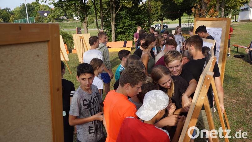 Bei der ersten Jugendbürgerversammlung im Vorjahr (Bild) haben die Jugendlichen ihre Ideen für die Gemeinde Kastl auf Flipcharts festgehalten. Bei der zweiten Auflage als Teil des Ferienprogramms soll es um einen Jugendtreff gehen. Archivbild: bkr