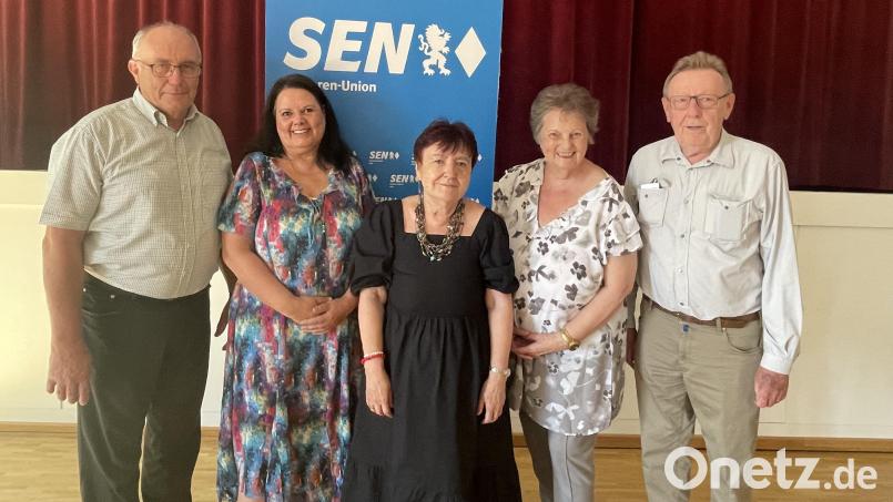 Die Bezirksvorsitzenden mit den Stellvertretern (von links: Georg Butz, Dr. Eva Nitsche, Evi Bauer-König, Renate Blochberger und Johannes Schreyegg). Bild: Stefanie Dippl