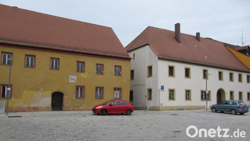 Neben der Wohnbebauung einer Wiese an der Walkstraße ist auch die Sanierung dieser beiden denkmalgeschützten Altstadthäuser Teil eines innenstadtnahen Bauprojekts, was im Stadtrat positiv gesehen wird. Bild: fg