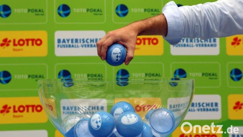 Am Freitagabend fand die Auslosung der 1. Hauptrunde des Toto-Pokals in der Spielbank Bad Kötzting statt. Bild: BFV