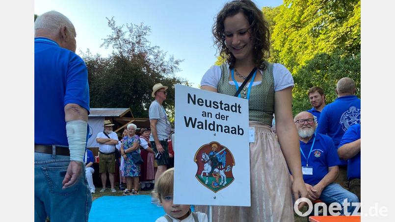 Der kleine Franz als einer der jüngsten Neustädter beim Neustadt-Treffen 2023 in Neustadt an der Donau. Bild: Stadt Neustadt/exb