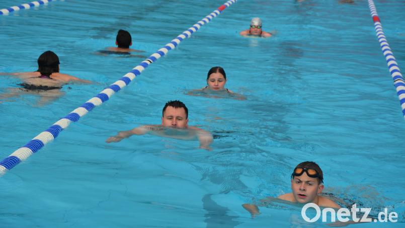 Insgesamt 720 Teilnehmer kamen zum 24-Stunden-Schwimmen ins Egrensisbad in Waldsassen. Bild: jr