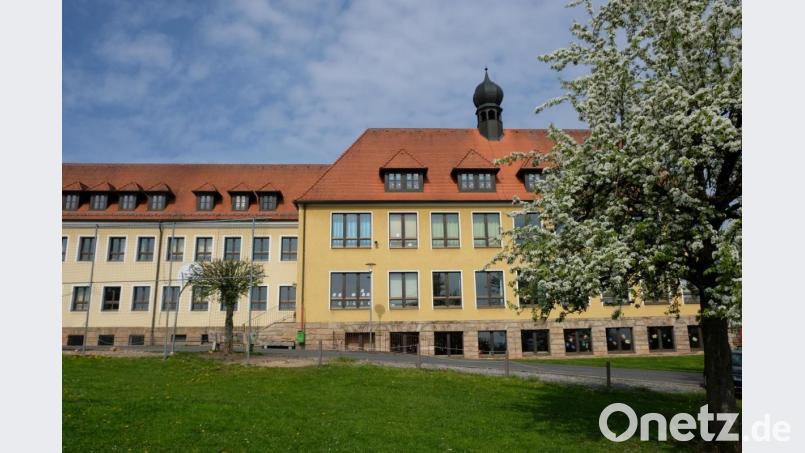 Umdenken beim Schulhausthema. Für den in einigen Jahren verpflichtenden Rechtsanspruch der Grundschulkinder auf eine Ganztagsbetreuung will der Marktgemeinderat die Ganztagsschule aus dem bestehenden Schulgebäude herausnehmen und den Raumbedarf gesondert abdecken Bild: do